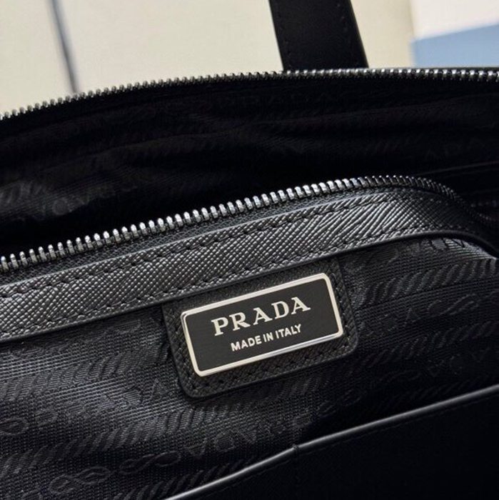 PRADA ブリーフケース リサイクルナイロン サフィアーノ メンズ 36×28×4cm