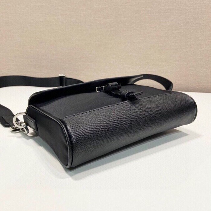 PRADA メッセンジャーバッグ リサイクルナイロン ユニセックス 20×15.5×4cm