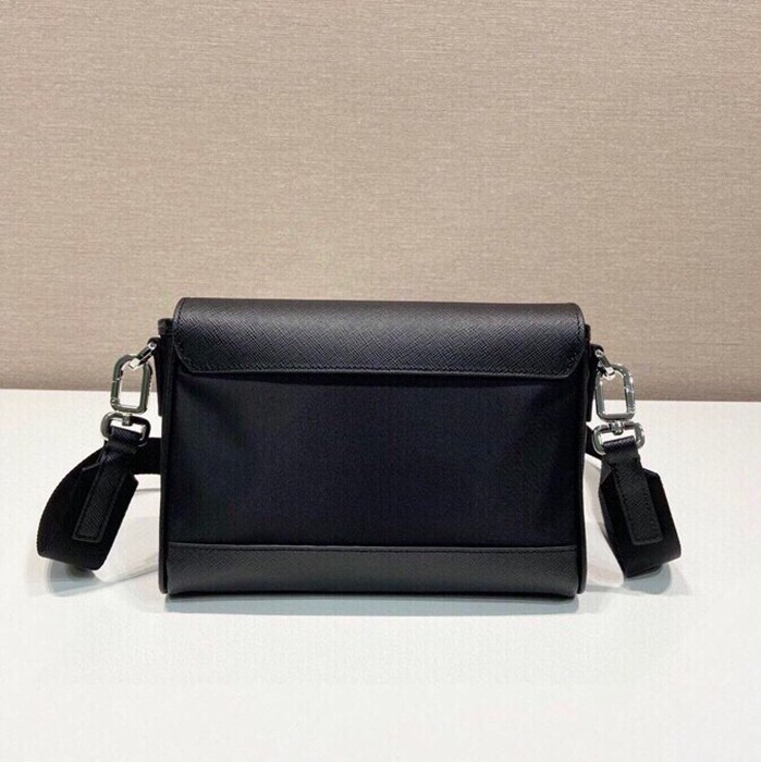 PRADA メッセンジャーバッグ リサイクルナイロン ユニセックス 20×15.5×4cm