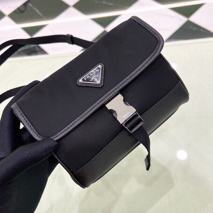 PRADA スマホポーチ パラシュートナイロン サフィアーノ メンズ 18×12.5×2.5cm