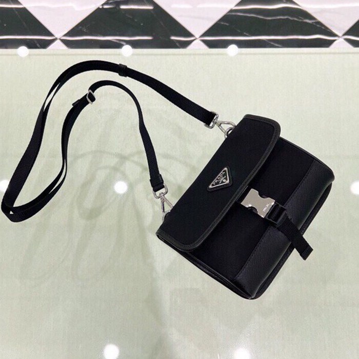 PRADA スマホポーチ パラシュートナイロン サフィアーノ メンズ 18×12.5×2.5cm