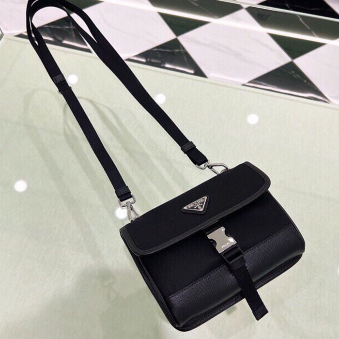 PRADA スマホポーチ パラシュートナイロン サフィアーノ メンズ 18×12.5×2.5cm
