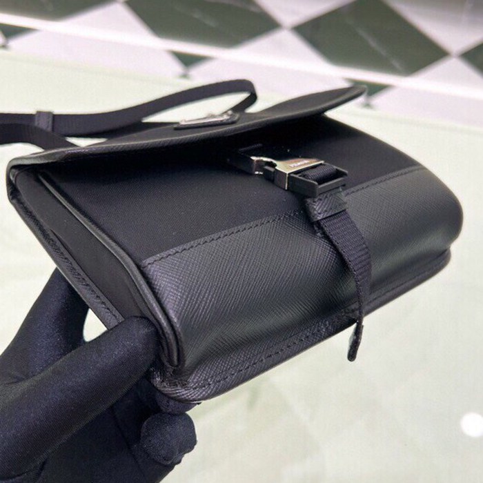 PRADA スマホポーチ パラシュートナイロン サフィアーノ メンズ 18×12.5×2.5cm