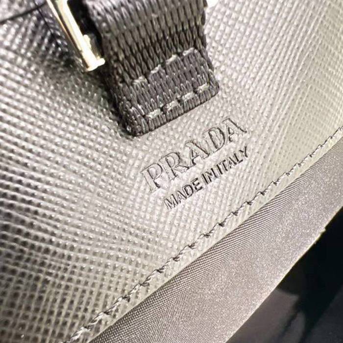 PRADA スマホポーチ パラシュートナイロン サフィアーノ メンズ 18×12.5×2.5cm
