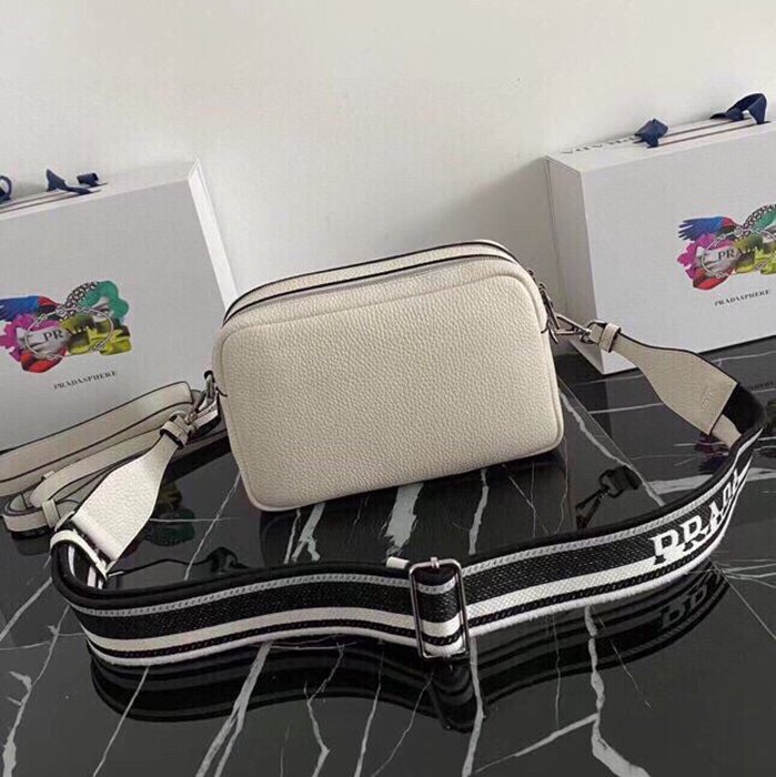 PRADA ショルダーバッグ ディアスキンレザー デュアルストラップ メンズ 22×14×8cm