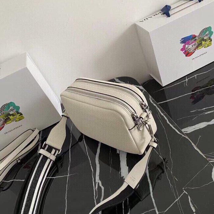 PRADA ショルダーバッグ ディアスキンレザー デュアルストラップ メンズ 22×14×8cm