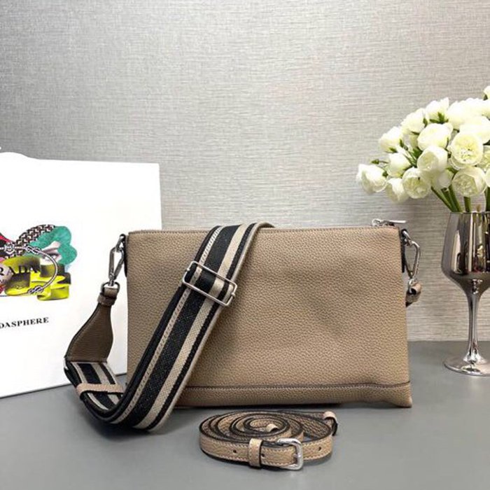 PRADA ショルダーバッグ ディアスキンレザー デュアルストラップ メンズ 30×19.5×6cm