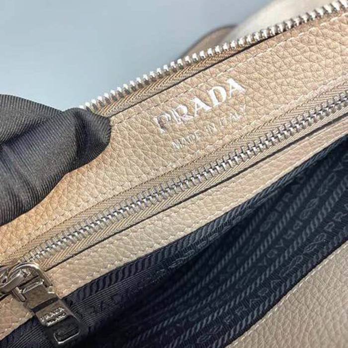PRADA ショルダーバッグ ディアスキンレザー デュアルストラップ メンズ 30×19.5×6cm