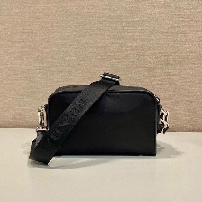 PRADA ショルダーバッグ リサイクルナイロン ユニセックス 18×11.5×5cm