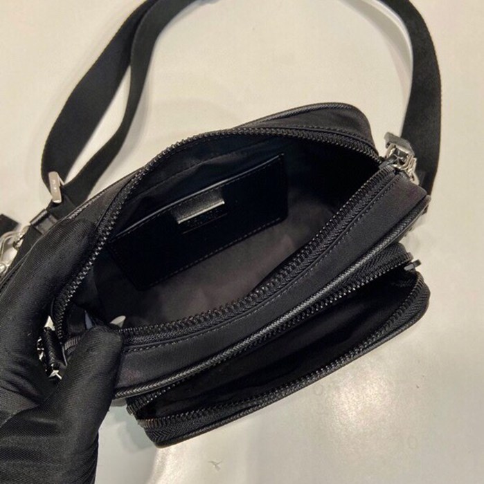 PRADA ショルダーバッグ リサイクルナイロン ユニセックス 18×11.5×5cm