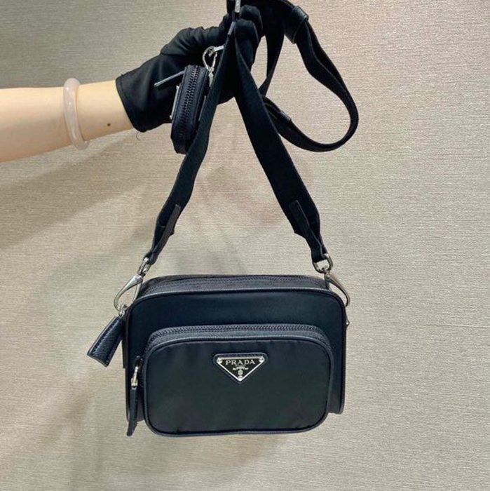PRADA ショルダーバッグ リサイクルナイロン ユニセックス 18×11.5×5cm