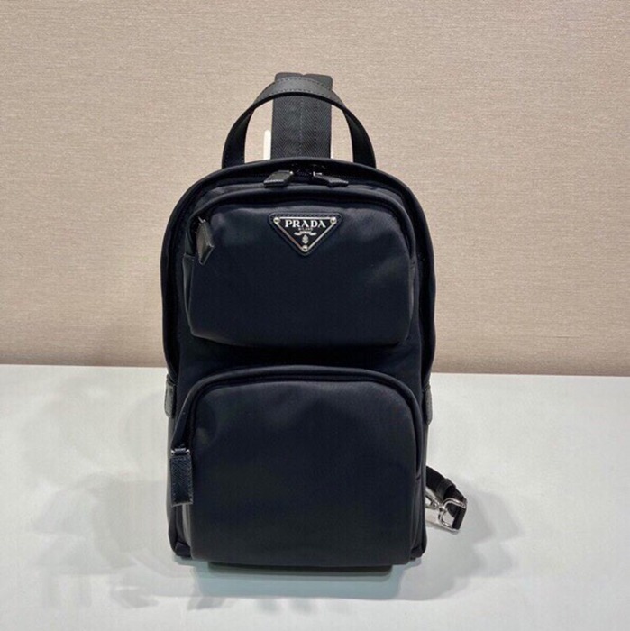 PRADA ウエストバッグ リサイクルナイロン サフィアーノ メンズ 20×31×5cm PRADA ウエストバッグ リサイクルナイロン サフィアーノ メンズ 20×31×5cm