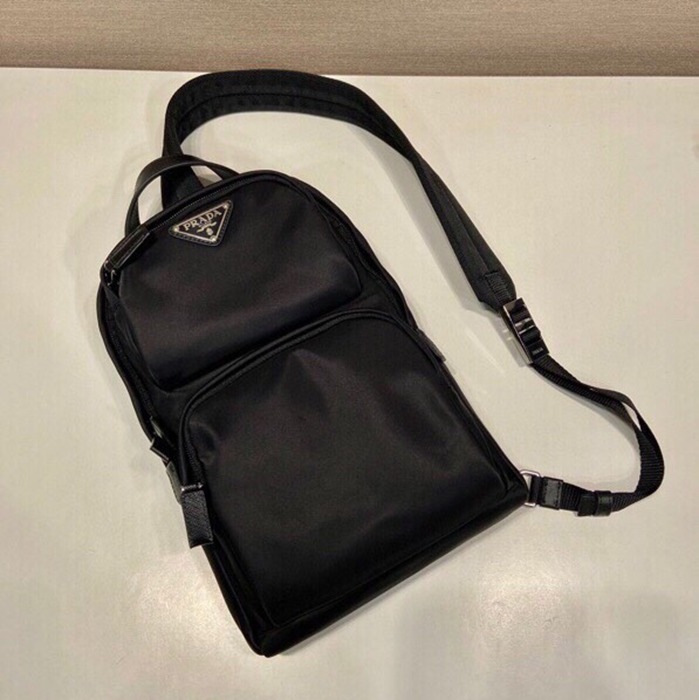 PRADA ウエストバッグ リサイクルナイロン サフィアーノ メンズ 20×31×5cm
