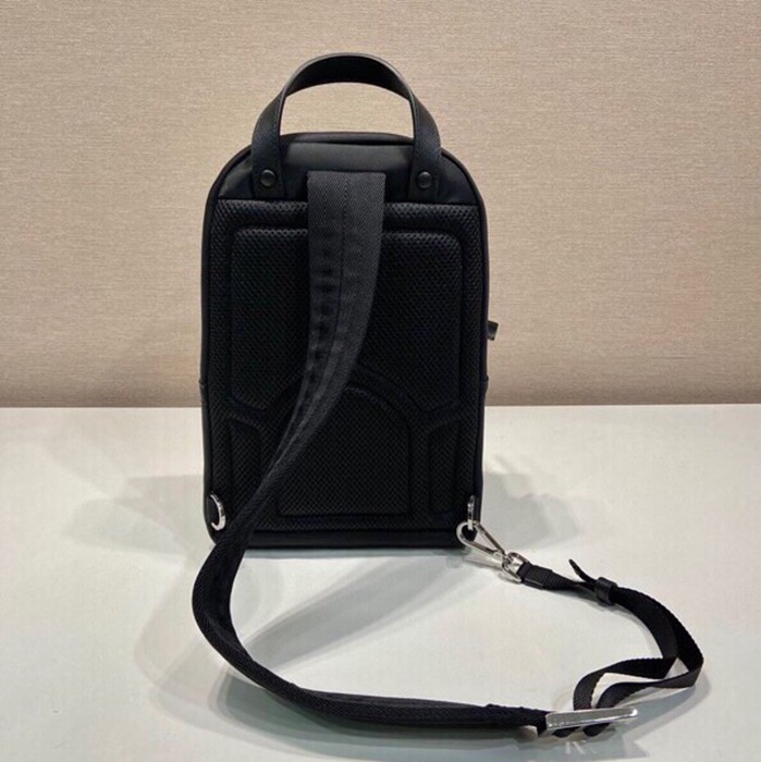 PRADA ウエストバッグ リサイクルナイロン サフィアーノ メンズ 20×31×5cm