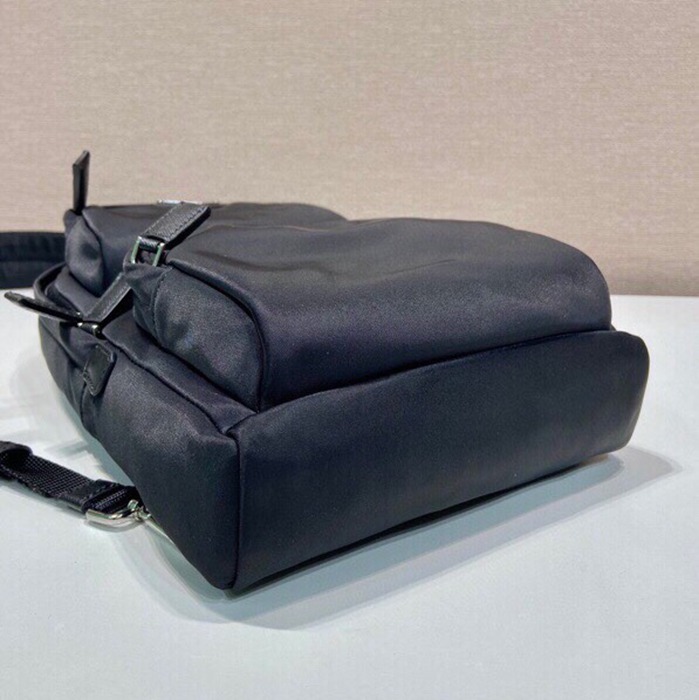 PRADA ウエストバッグ リサイクルナイロン サフィアーノ メンズ 20×31×5cm