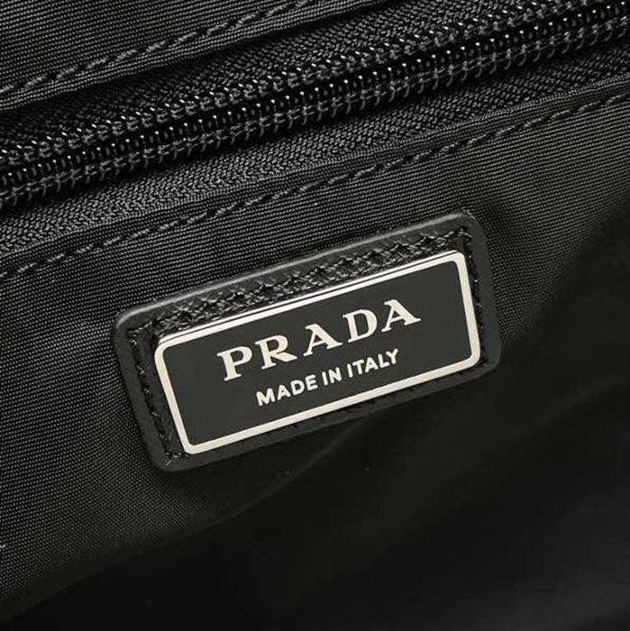 PRADA メッセンジャーバッグ リサイクルナイロン メンズ 20×19×10cm