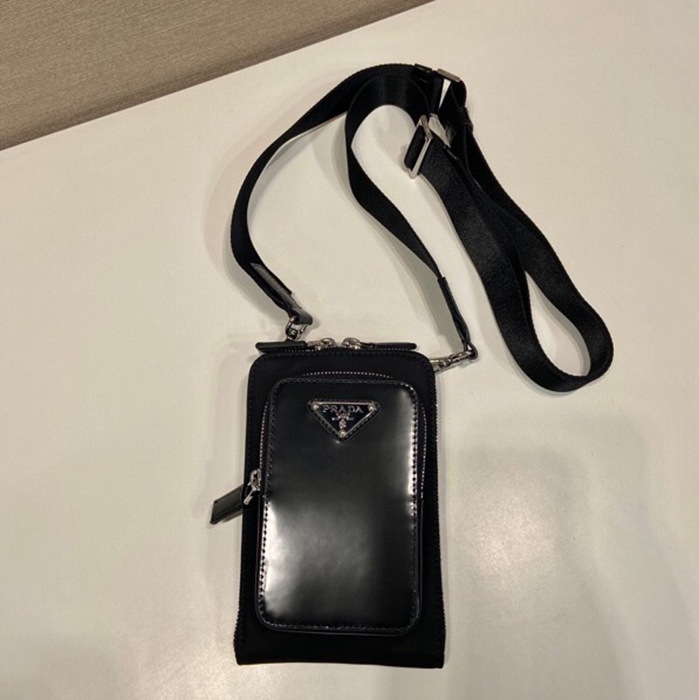 PRADA スマホポーチ リサイクルナイロン レザー メンズ 11.5×18×4cm