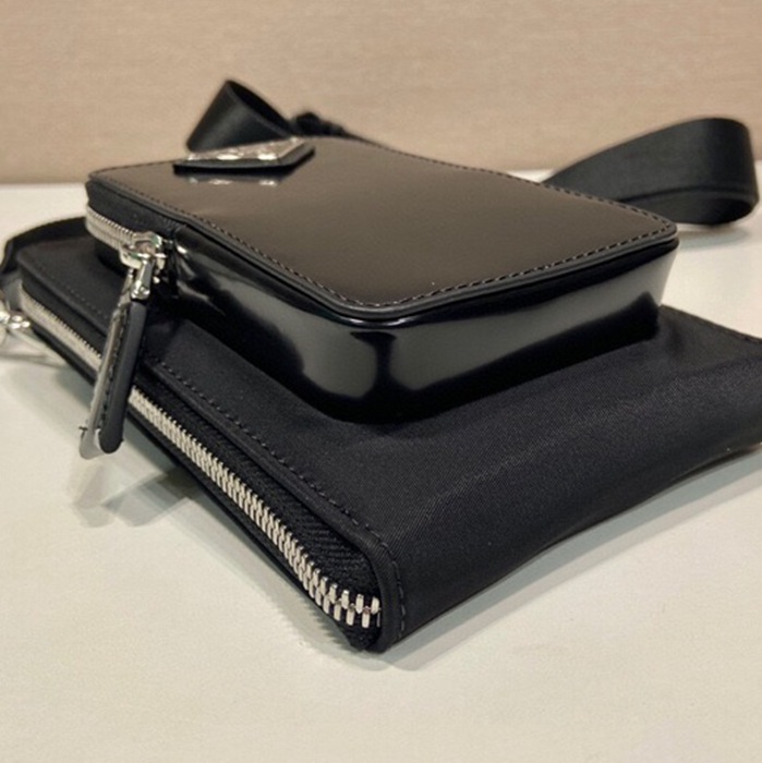 PRADA スマホポーチ リサイクルナイロン レザー メンズ 11.5×18×4cm
