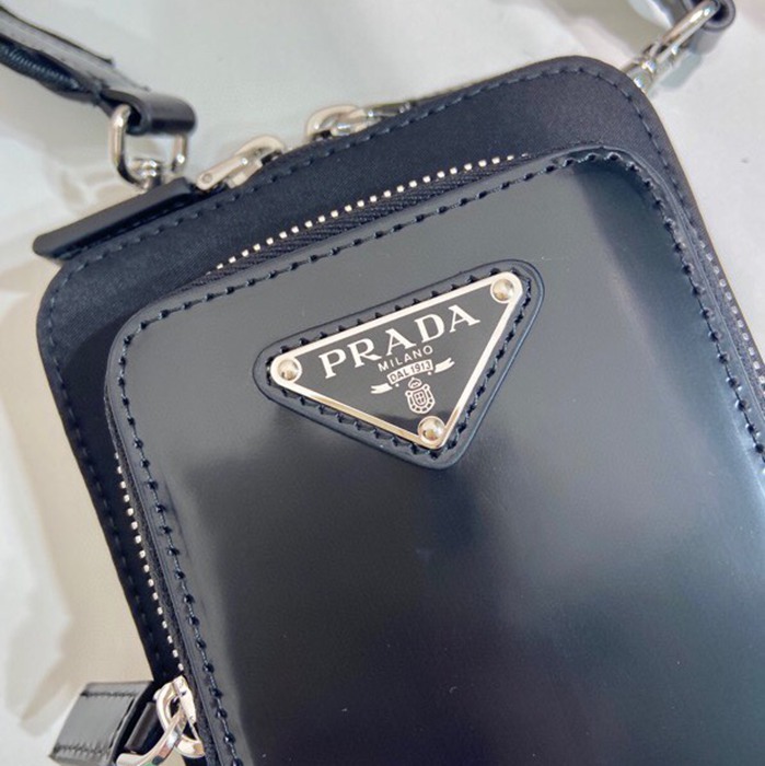 PRADA スマホポーチ リサイクルナイロン レザー メンズ 11.5×18×4cm