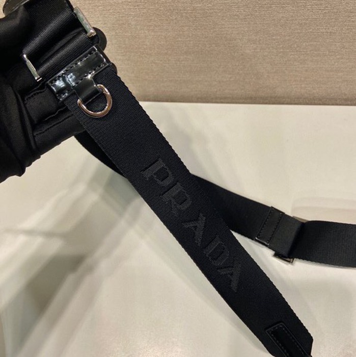 PRADA スマホポーチ リサイクルナイロン レザー メンズ 11.5×18×4cm