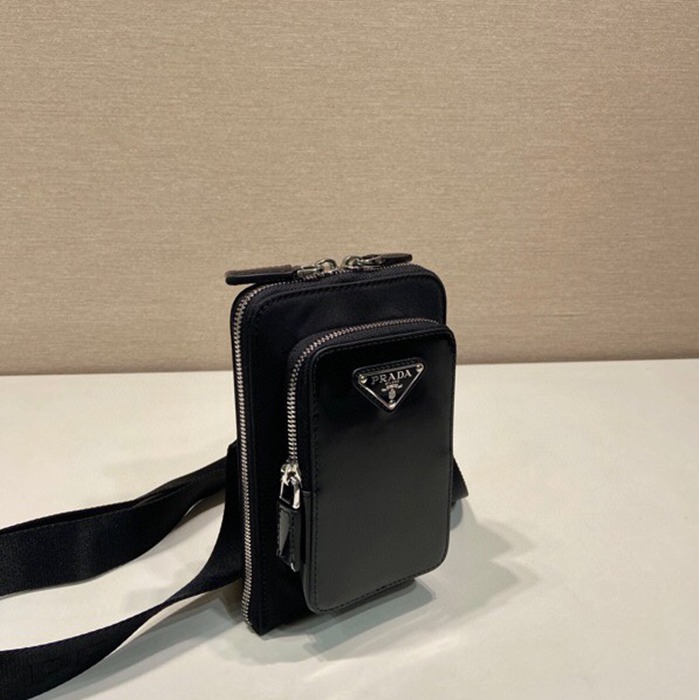 PRADA スマホポーチ リサイクルナイロン レザー メンズ 11.5×18×4cm