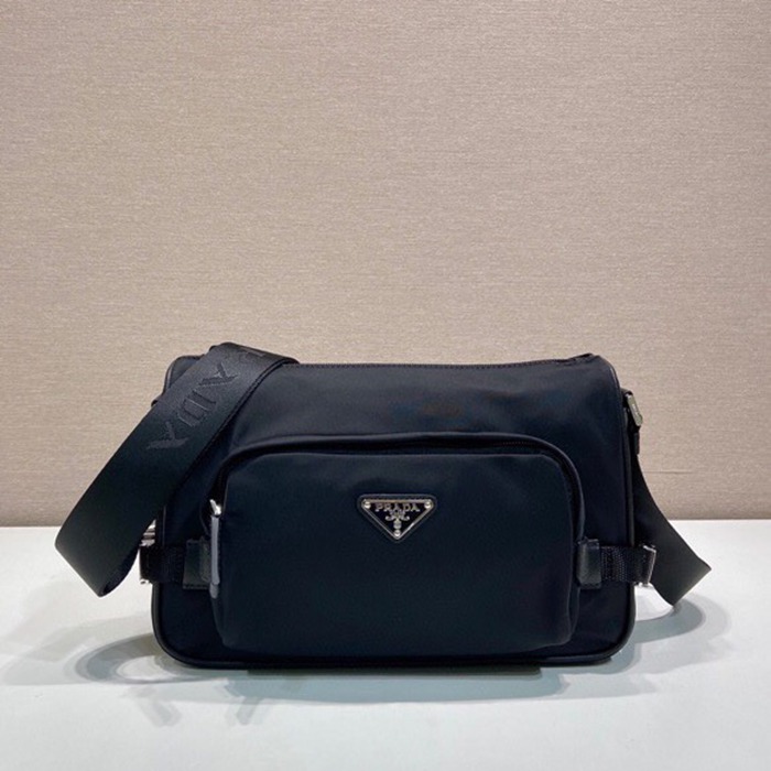 PRADA メッセンジャーバッグ リサイクルナイロン サフィアーノ メンズ 28×17.5×10cm