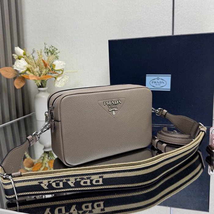 PRADA ショルダーバッグ ディアスキンレザー デュアルストラップ メンズ 22×14×8cm