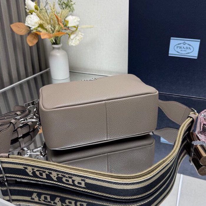 PRADA ショルダーバッグ ディアスキンレザー デュアルストラップ メンズ 22×14×8cm