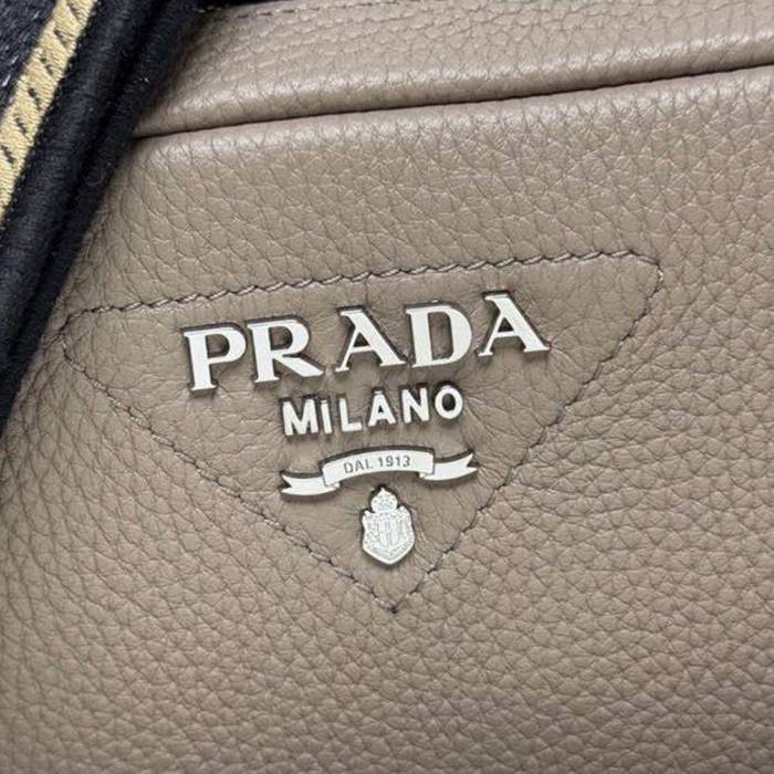 PRADA ショルダーバッグ ディアスキンレザー デュアルストラップ メンズ 22×14×8cm