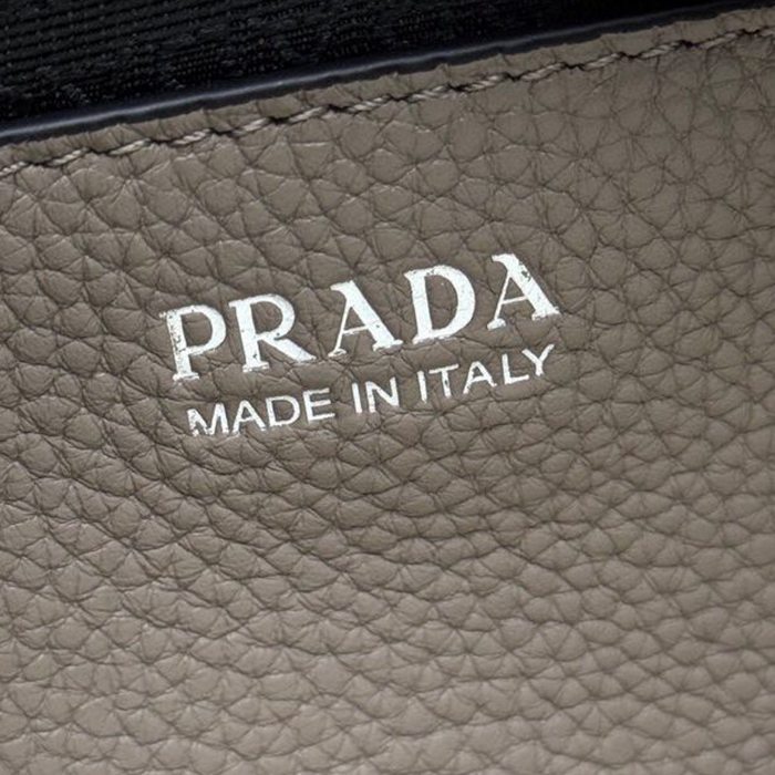 PRADA ショルダーバッグ ディアスキンレザー デュアルストラップ メンズ 22×14×8cm
