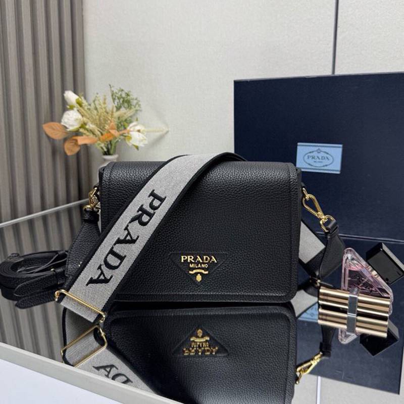 PRADA ショルダーバッグ レザー デュアルストラップ メンズ 23×15.5×9cm PRADA ショルダーバッグ レザー デュアルストラップ メンズ 23×15.5×9cm