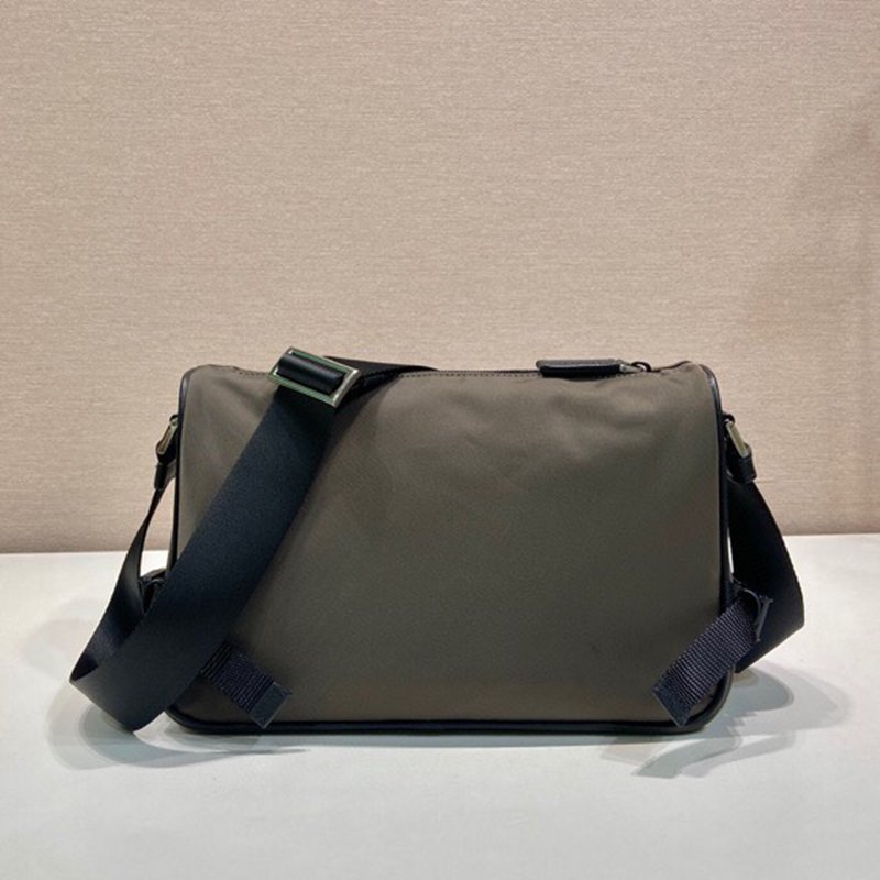 PRADA メッセンジャーバッグ リサイクルナイロン サフィアーノ メンズ 28×17.5×10cm