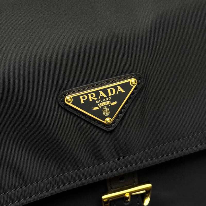 PRADA メッセンジャーバッグ リサイクルナイロン ユニセックス 37.5×19×12cm