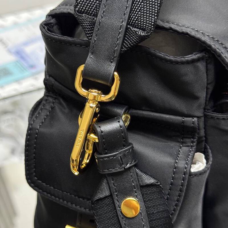 PRADA メッセンジャーバッグ リサイクルナイロン ユニセックス 37.5×19×12cm