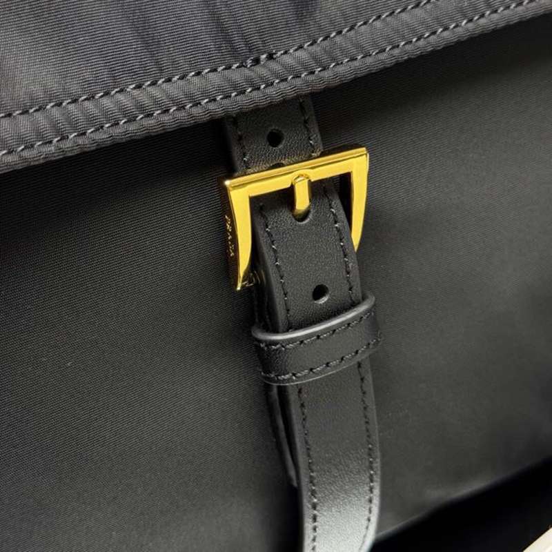 PRADA メッセンジャーバッグ リサイクルナイロン ユニセックス 37.5×19×12cm