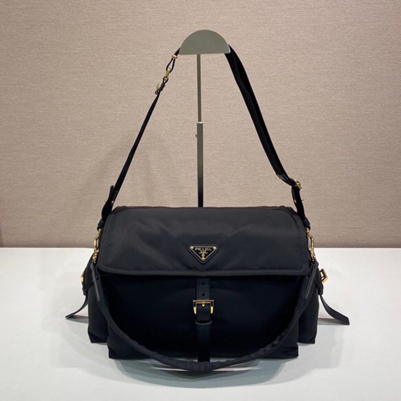 PRADA メッセンジャーバッグ リサイクルナイロン ユニセックス 37.5×19×12cm