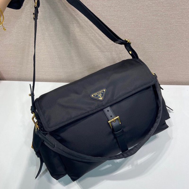 PRADA メッセンジャーバッグ リサイクルナイロン ユニセックス 37.5×19×12cm