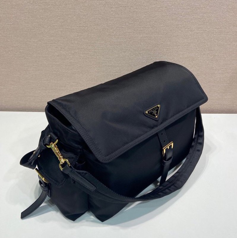 PRADA メッセンジャーバッグ リサイクルナイロン ユニセックス 37.5×19×12cm