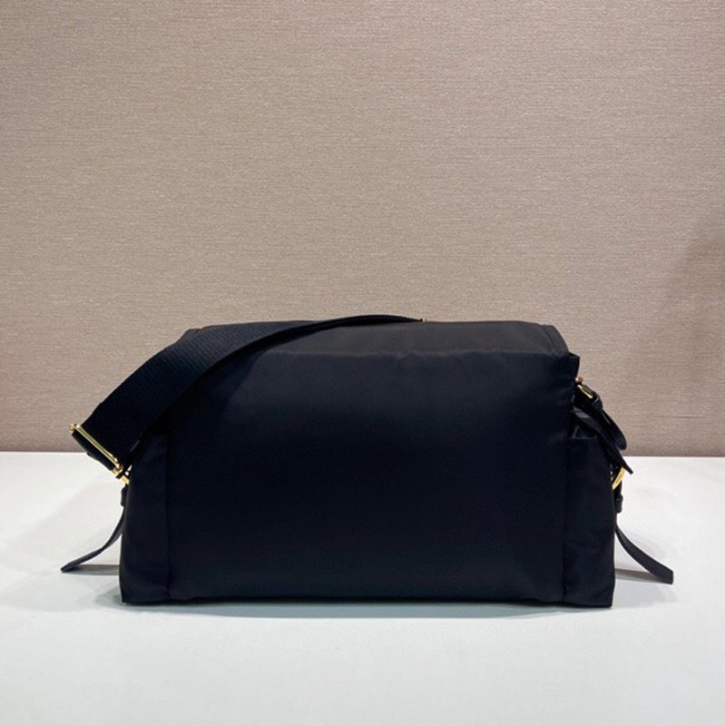 PRADA メッセンジャーバッグ リサイクルナイロン ユニセックス 37.5×19×12cm