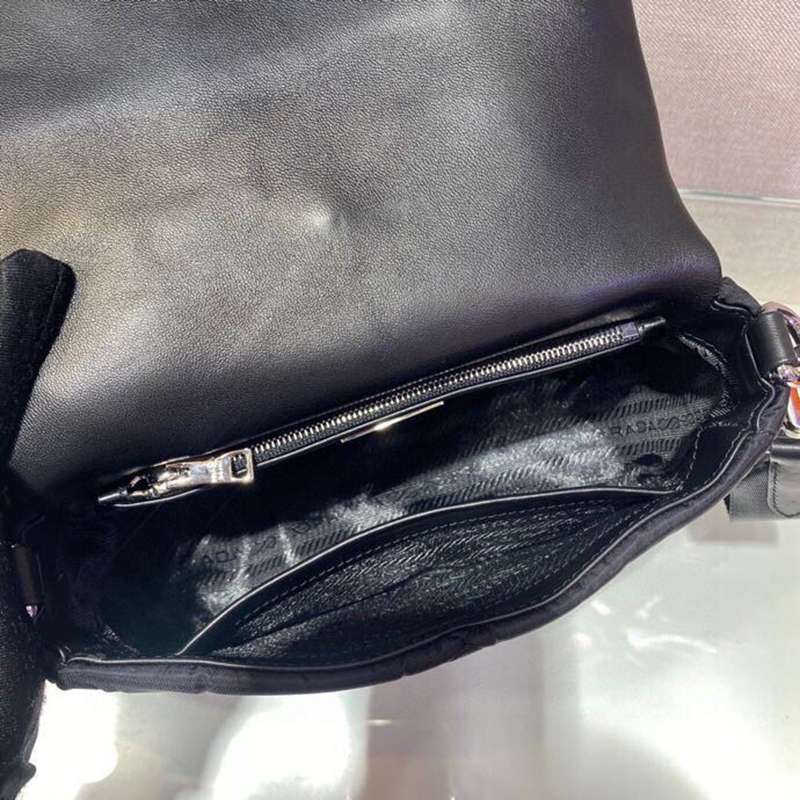 PRADA スリーインワン ショルダーバッグ リサイクルナイロン レディース 21×16×7cm