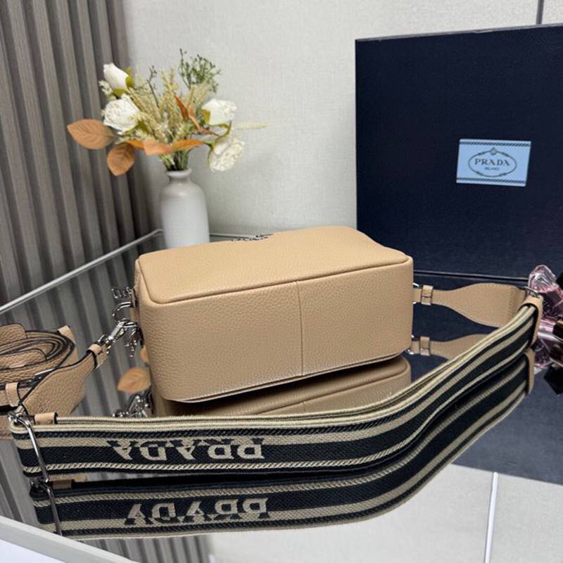 PRADA ショルダーバッグ ディアスキンレザー デュアルストラップ メンズ 22×14×8cm