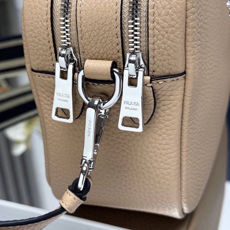 PRADA ショルダーバッグ ディアスキンレザー デュアルストラップ メンズ 22×14×8cm