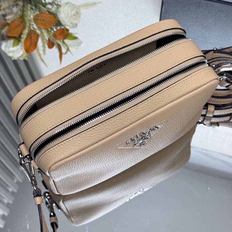 PRADA ショルダーバッグ ディアスキンレザー デュアルストラップ メンズ 22×14×8cm