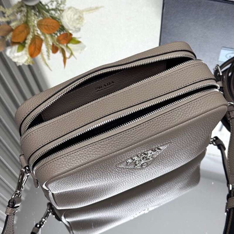 PRADA ショルダーバッグ ディアスキンレザー デュアルストラップ メンズ 22×14×8cm