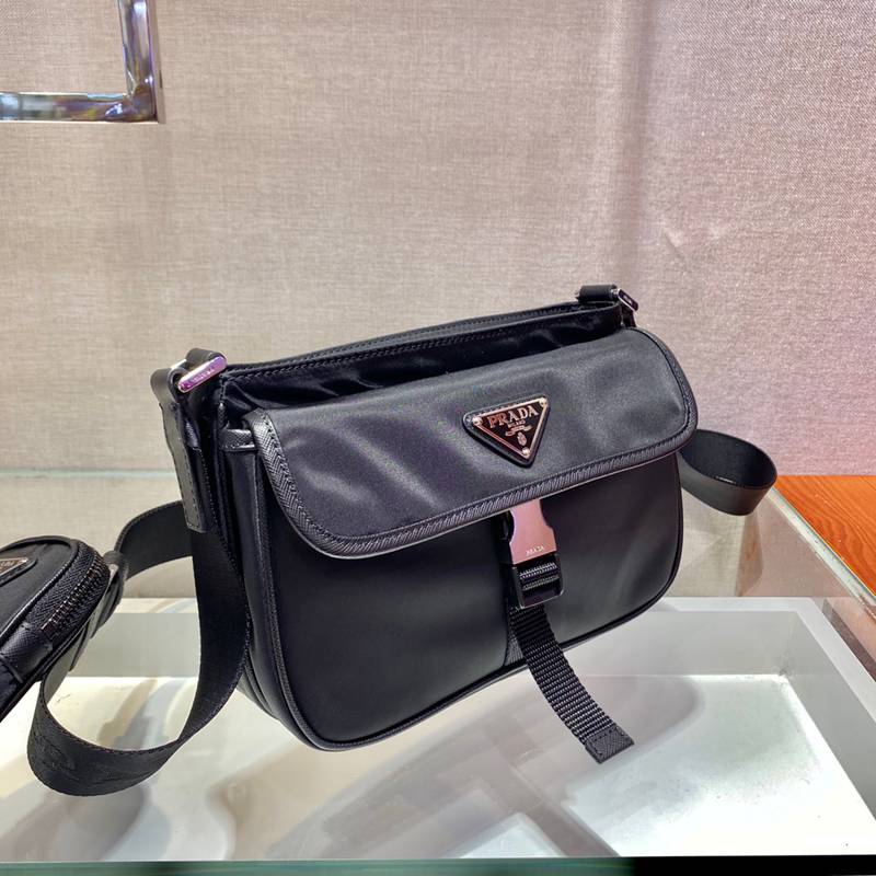 PRADA メッセンジャーバッグ サフィアーノ×リサイクルナイロン メンズ 22×16×5cm