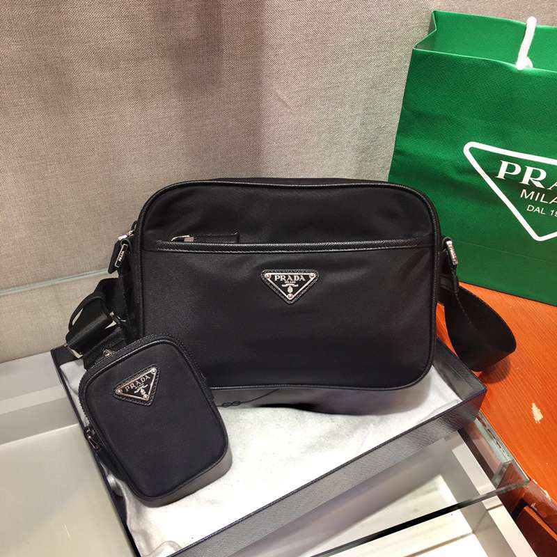 PRADA ショルダーバッグ リサイクルナイロン メンズ 23×16×7cm