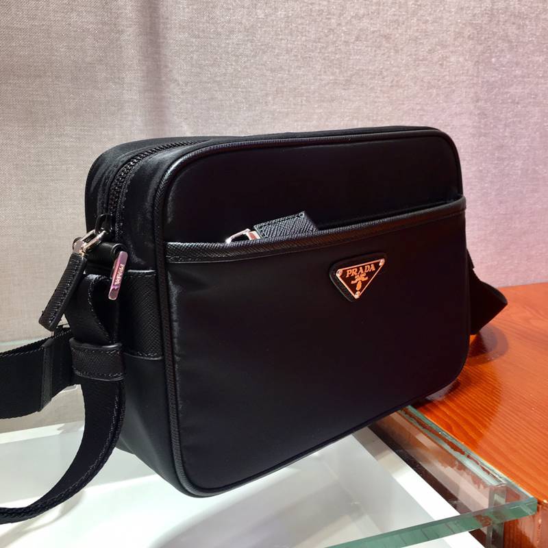 PRADA ショルダーバッグ リサイクルナイロン メンズ 23×16×7cm