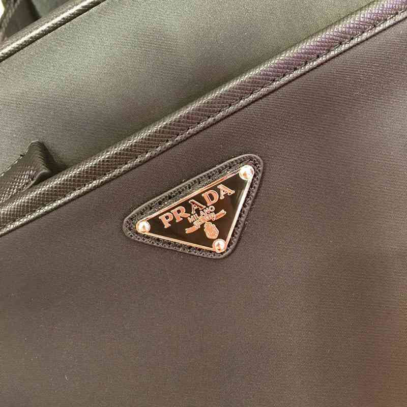 PRADA ショルダーバッグ リサイクルナイロン メンズ 23×16×7cm
