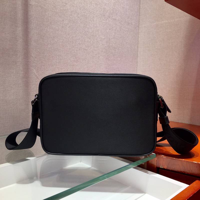PRADA ショルダーバッグ リサイクルナイロン メンズ 23×16×7cm