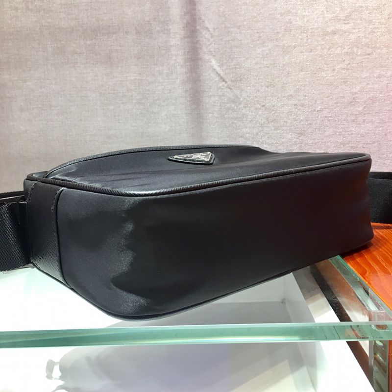 PRADA ショルダーバッグ リサイクルナイロン メンズ 23×16×7cm